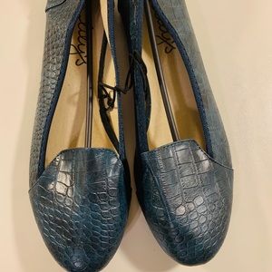 blue flat Loafer shoes Size 9 ( Runs Big). Nib